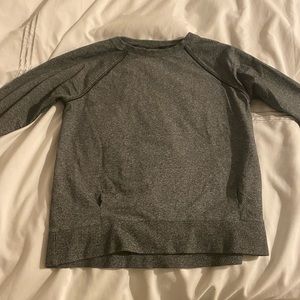 Lululemon sweatshirt gray size 6 tag removed good condition